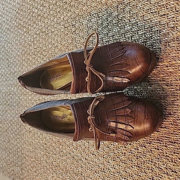 SPERRY top sider platform oxford heels.  Unique shoe.  Felt leather. Size is 8.5 - Picture 1 of 12